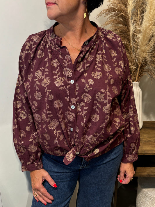 Chemise à détails dorés