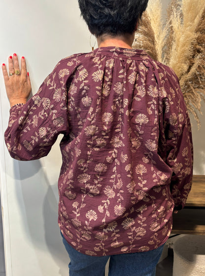 Chemise à détails dorés